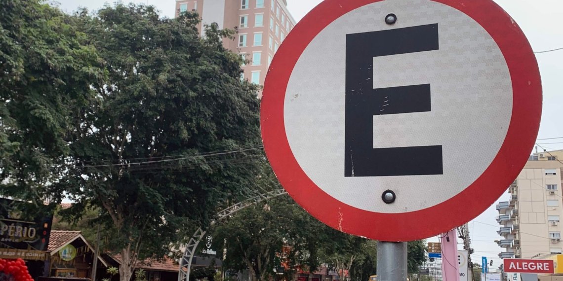 Estacionamento rotativo é tema de requerimento protocolado pelo vereador Alexandre Hoffmeister 1 Estacionamento rotativo é tema de requerimento protocolado pelo vereador Alexandre Hoffmeister