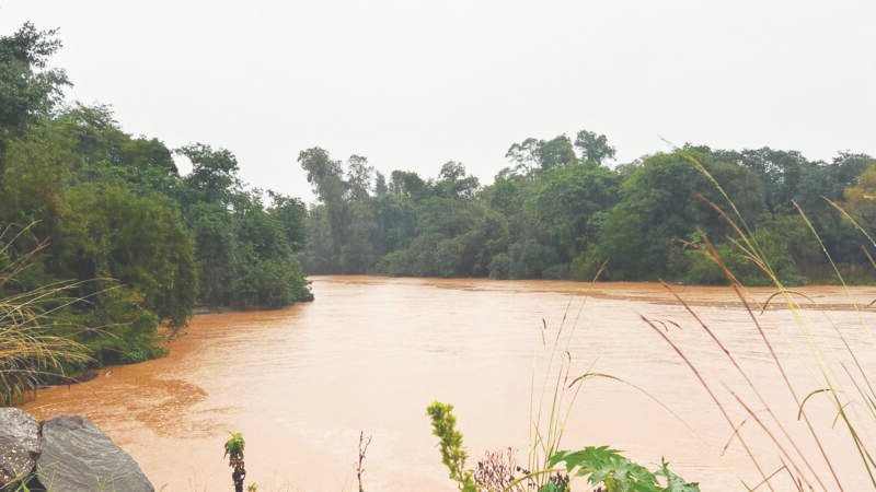 Rio dos Sinos segue subindo e exige atenção redobrada dos moradores ribeirinhos 1 Rio dos Sinos segue subindo e exige atenção redobrada dos moradores ribeirinhos