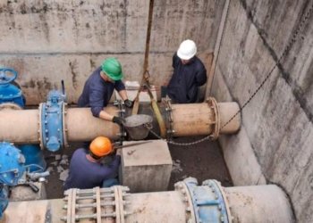 Corsan realiza limpeza de tubulações de captação no Rio dos Sinos