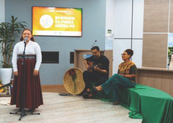 XXII Bivaque da Poesia Gaúcha: poesias finalistas 1 CTG M’Bororé apresenta: XXII Bivaque da Poesia Gaúcha Piá