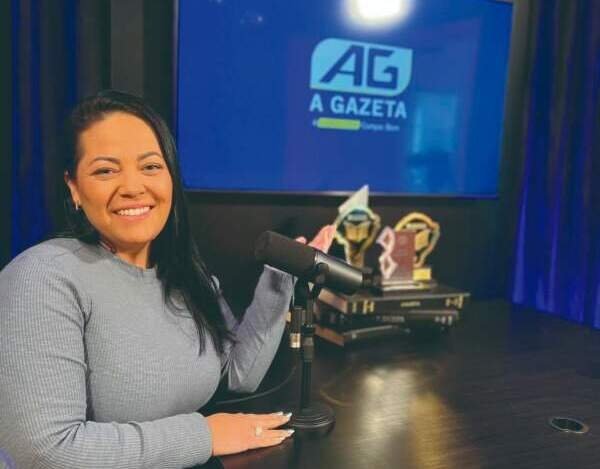 AG 39 anos: Conheça a host do AG CAST 1 AG 39 anos: Conheça a host do AG CAST