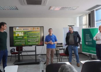 Agricultores conhecem o Programa Terra Forte durante reunião com a Emater