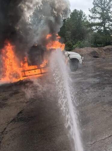 Bombeiros controlam incêndio em caminhão de piche na RS-239 7 WhatsApp Image 2025 08 26 at 16.46.22 2 e1756239923675