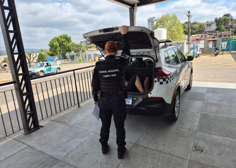 Guarda Municipal prendeu homem por porte ilegal de arma no bairro Industrial Norte 1 Guarda Municipal prendeu homem por porte ilegal de arma no bairro Industrial Norte