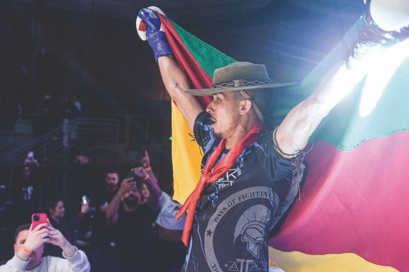 Felipe Fontes conquista o cinturão de Muay Thai até 51kg em luta histórica