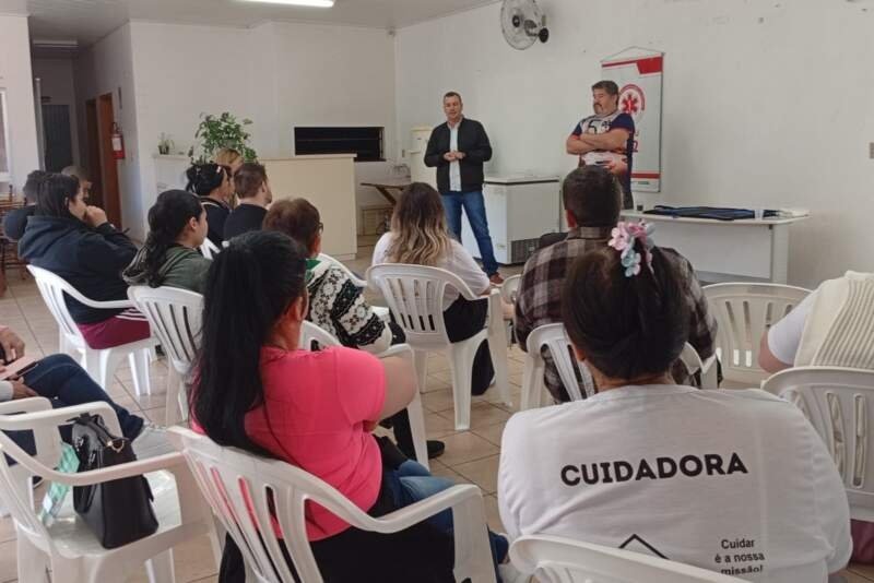 Cuidadores de idosos concluem capacitação de primeiros socorros 1 Cuidadores de idosos concluem capacitação de primeiros socorros
