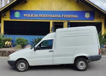 Veículo furtado em Campo Bom é recuperado pela PRF em Garibaldi 4 Veículo furtado em Campo Bom é recuperado pela PRF em Garibaldi