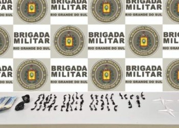 Homem é preso com crack e cocaína durante patrulhamento da Brigada Militar 10 Homem é preso com crack e cocaína durante patrulhamento da Brigada Militar