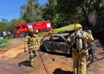 Terceiro carro pega fogo em Campo Bom nesta semana 3 Terceiro carro pega fogo em Campo Bom nesta semana