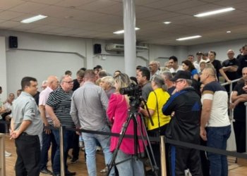 Moradores se manifestam contra atualização da tabela de Lougradouros, aprovada pela Câmara 2 Moradores se manifestam contra atualização da tabela de Lougradouros, aprovada pela Câmara