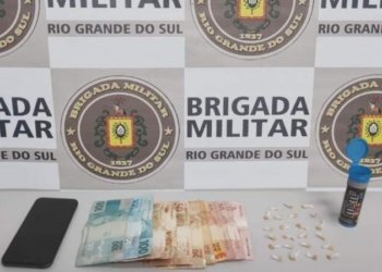 Dupla é presa por tráfico de drogas no Sempre Unidos 1 Dupla é presa por tráfico de drogas no Sempre Unidos