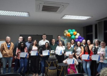 Alunos dos cursos da Carreata do SENAI recebem certificado de conclusão 10 Alunos dos cursos da Carreata do SENAI recebem certificado de conclusão