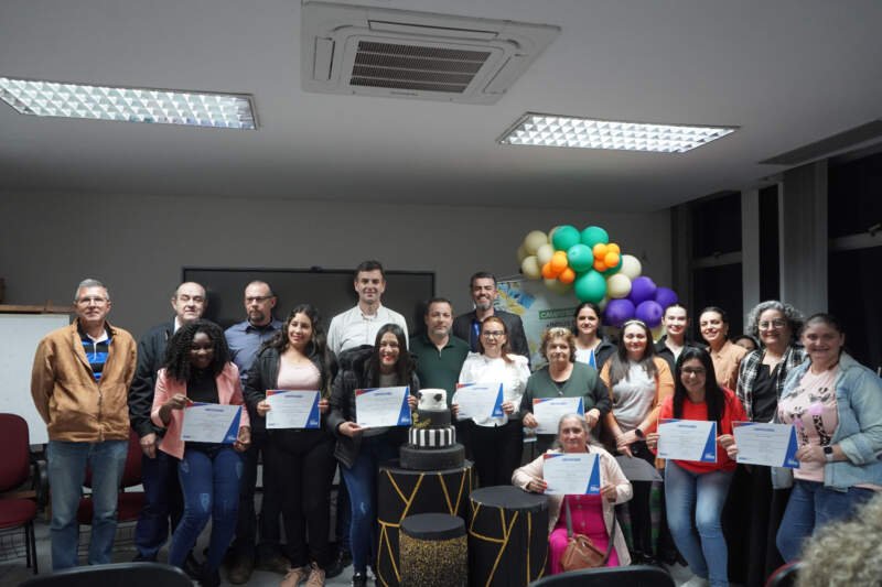 Alunos dos cursos da Carreata do SENAI recebem certificado de conclusão