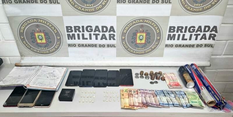 BM detém dois suspeitos de tráfico em operação no bairro Barrinha 1 BM detém dois suspeitos de tráfico em operação no bairro Barrinha