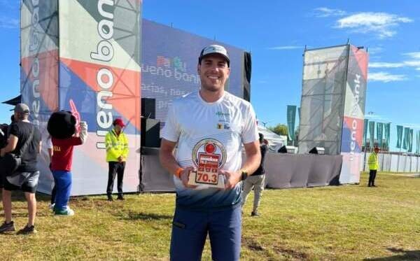 Campo-bonense Otávio Zardo brilha no triatlo internacional e conquista título na categoria