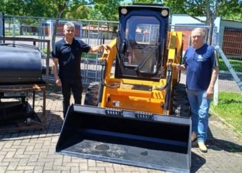 Prefeitura adquire mini carregadeira para reforçar serviços urbanos 4 Prefeitura adquire mini carregadeira para reforçar serviços urbanos
