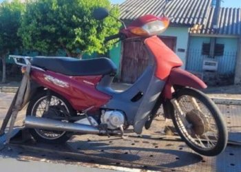 Motocicleta furtada é localizada pela Brigada Militar no bairro Morada do Sol 4 Motocicleta furtada é localizada pela Brigada Militar no bairro Morada do Sol