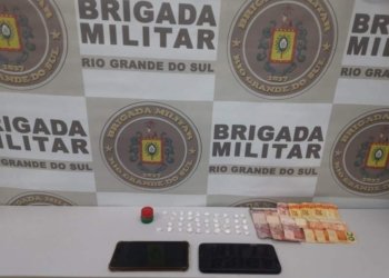 Brigada Militar prende dois homens por tráfico de drogas no bairro Operário 2 Brigada Militar prende dois homens por tráfico de drogas no bairro Operário