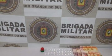 Brigada Militar prende dois homens por tráfico de drogas no bairro Operário 1 Brigada Militar prende dois homens por tráfico de drogas no bairro Operário