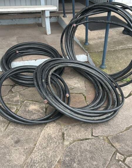 Dois homens são presos por suspeita de furto de cabos em Campo Bom 1 Dois homens são presos por suspeita de furto de cabos em Campo Bom