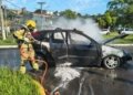 Carro pega fogo na Avenida dos Municípios