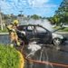 Carro pega fogo na Avenida dos Municípios 5 Carro pega fogo na Avenida dos Municípios