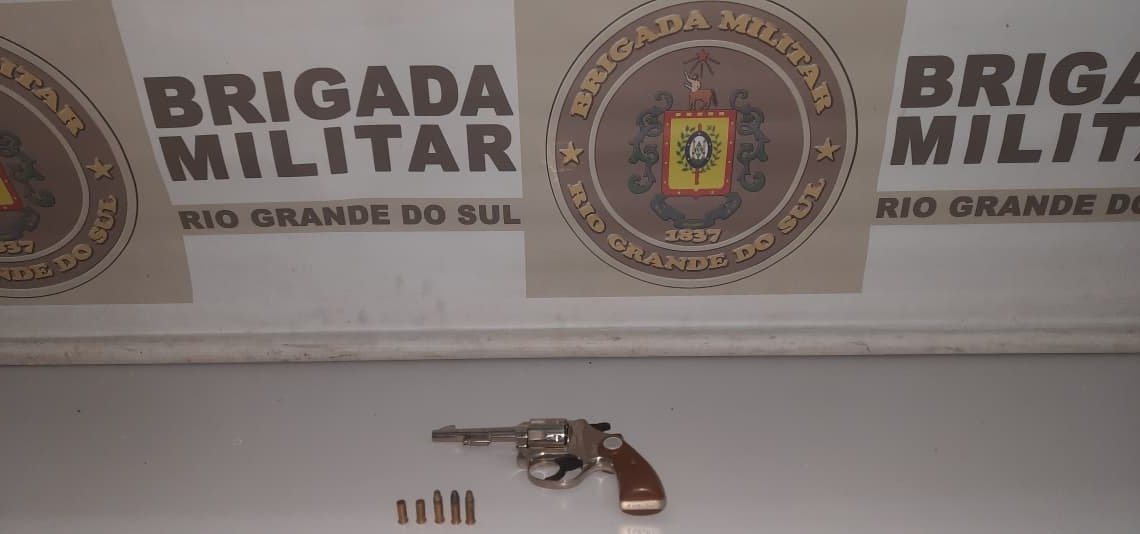 Homem é preso por posse ilegal de arma de fogo no bairro Quatro Colônias