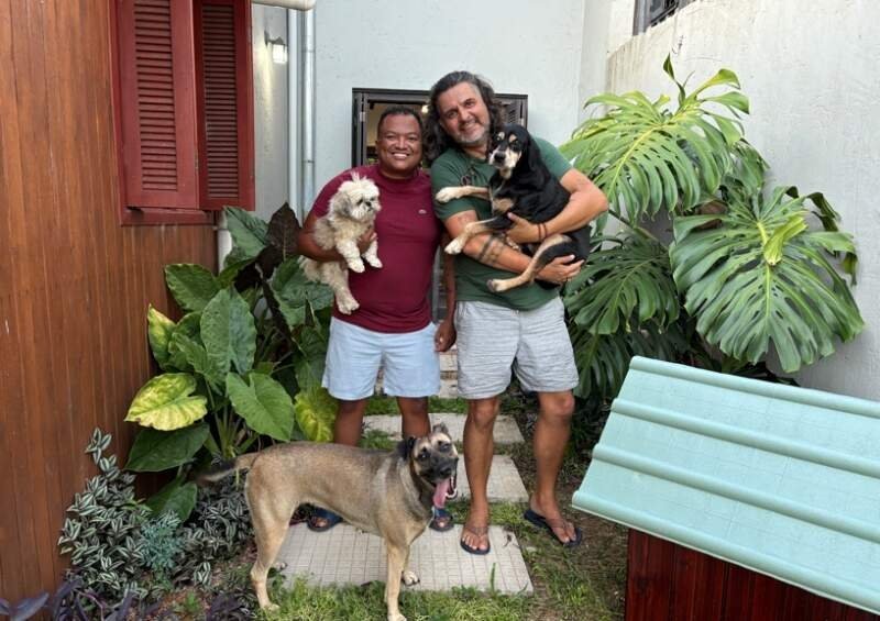 Baleado durante abordagem, Negão transforma dor em recomeço e ganha um lar cheio de amor