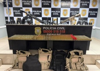 Uma mulher foi presa com um verdadeiro arsenal