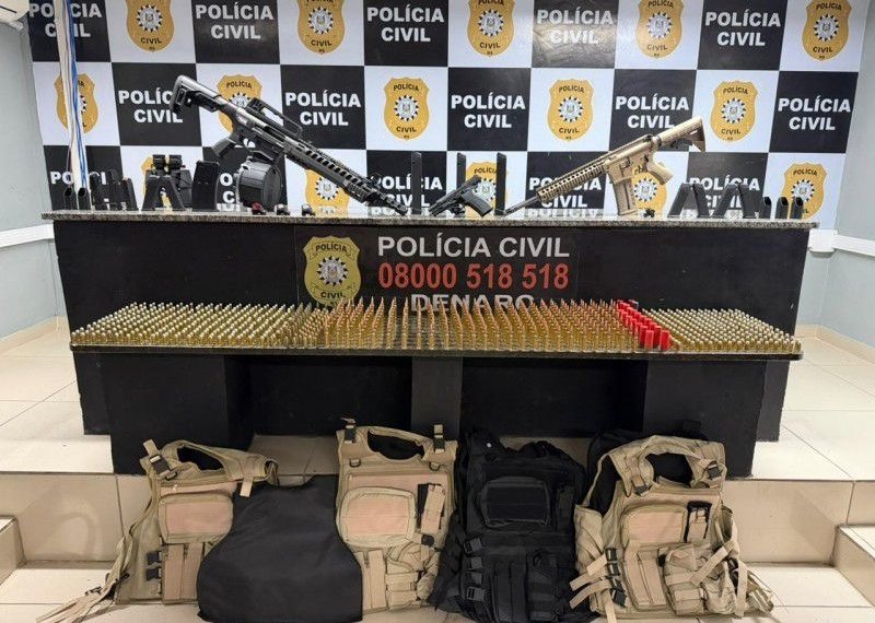 Uma mulher foi presa com um verdadeiro arsenal