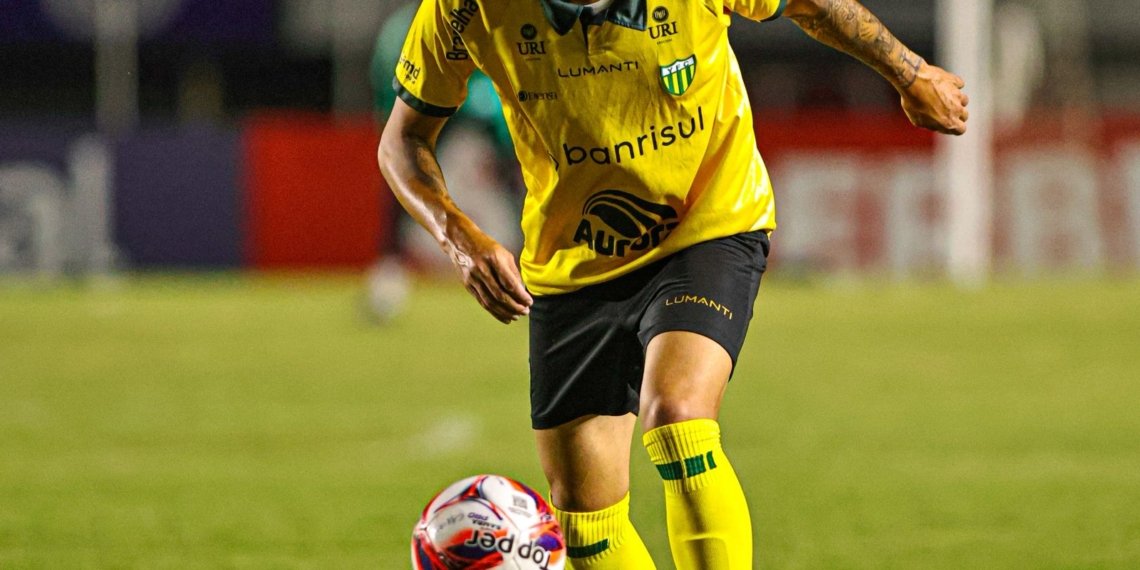 Campo-bonense Nicolas Schulz é destaque do Ypiranga na disputa do Gauchão 2026