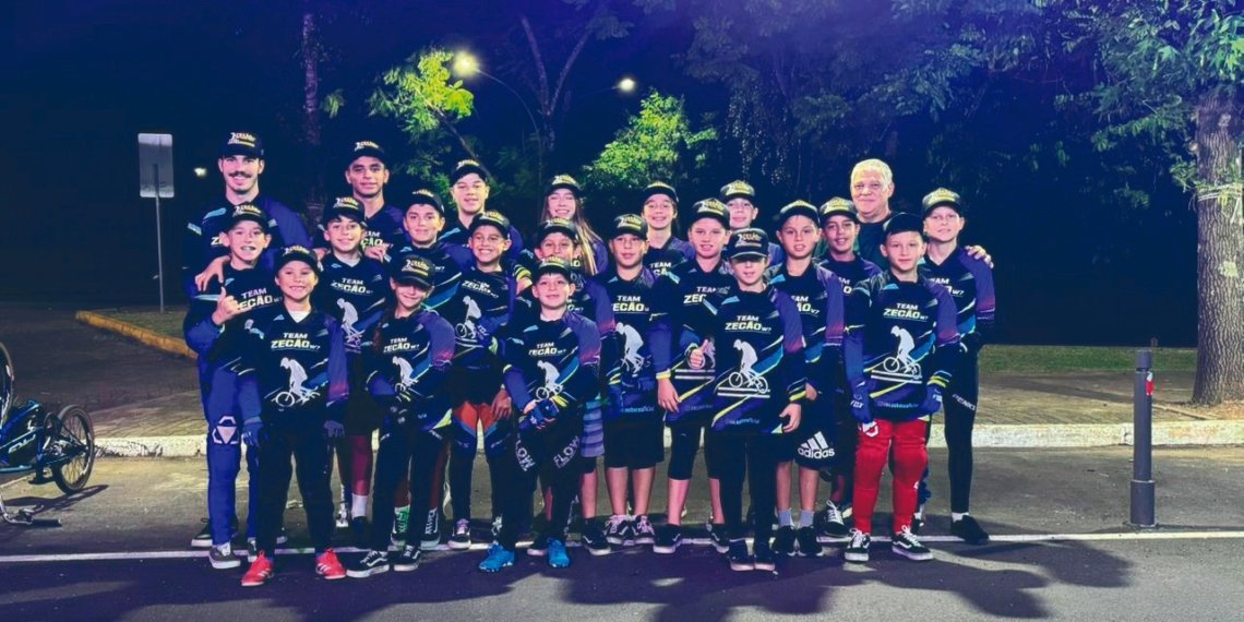 Atletas do Team Zecão W7 recebem uniformes personalizados reforçando a união da equipe de BMX