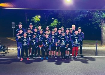 Atletas do Team Zecão W7 recebem uniformes personalizados reforçando a união da equipe de BMX