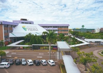 Universidade Feevale firma convênio com a Amvag para ampliar acesso à pós-graduação a funcionários municipais