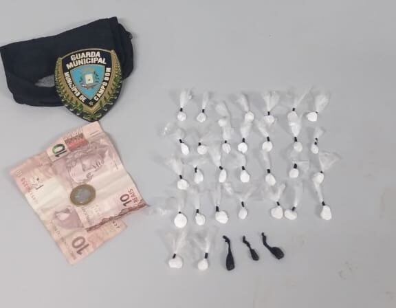 Homem é preso por tráfico de drogas no bairro Rio Branco