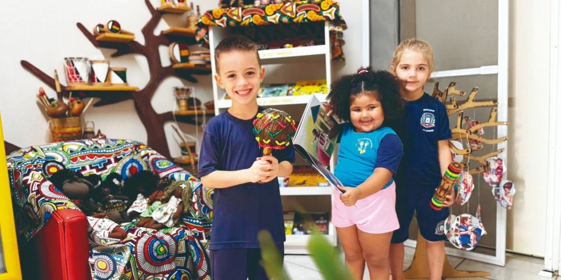 Afroteca transforma leitura em ferramenta de educação antirracista na EMEI Amarelinha