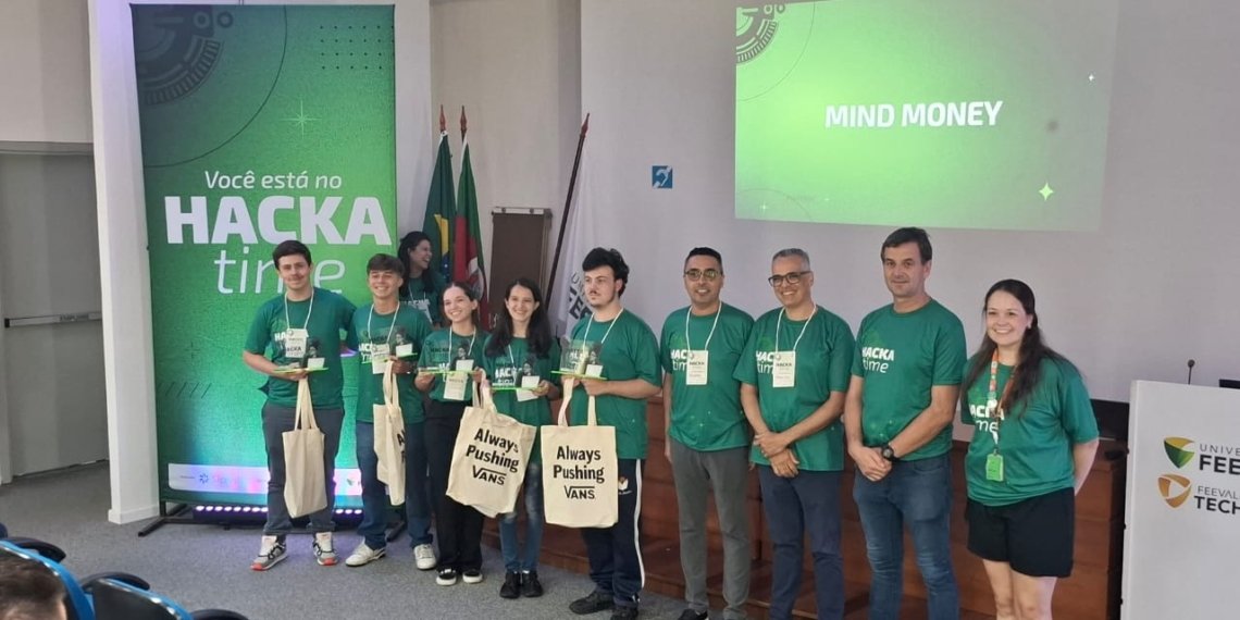 Aplicativo para Educação Financeira garante título do Hackatime a estudantes campo-bonenses