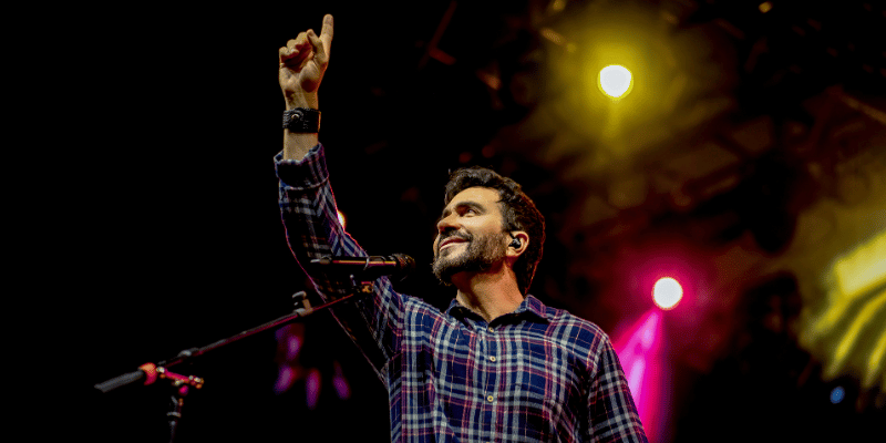 Teatro Feevale terá shows, humor, teatro e palestra em maio