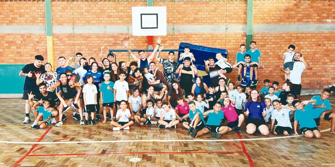 Projeto Joga Aurora beneficia alunos da rede municipal