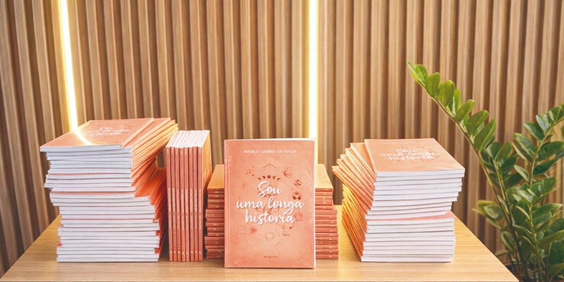 “Sou uma longa história”: empreendedora de Campo Bom estreia na literatura com obra autobiográfica