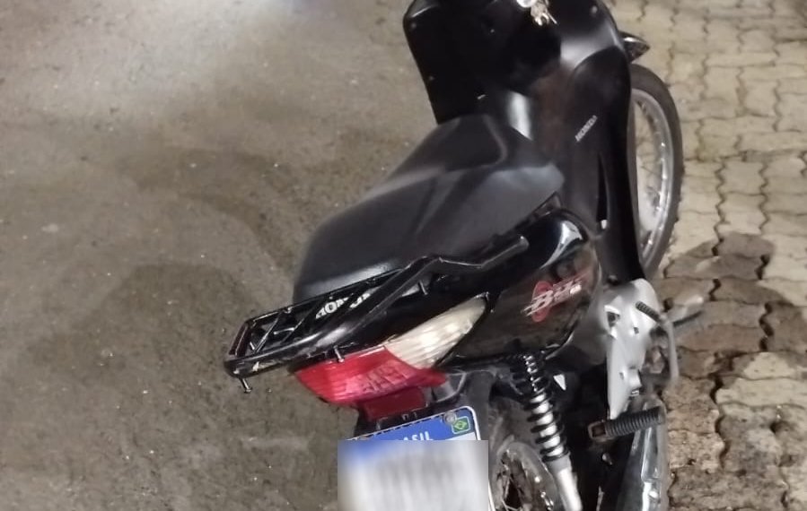 Motocicleta com registro de furto é recuperada durante abordagem