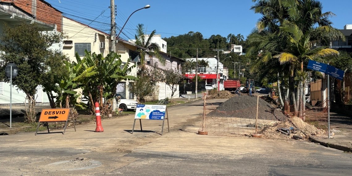 Saneamento básico: Corsan explica realizações de obras em diversas ruas e bairros do município