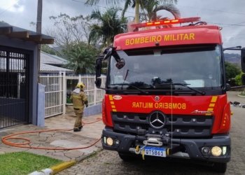 Incêndio danifica residência no bairro Imigrante Norte e três cães são resgatados