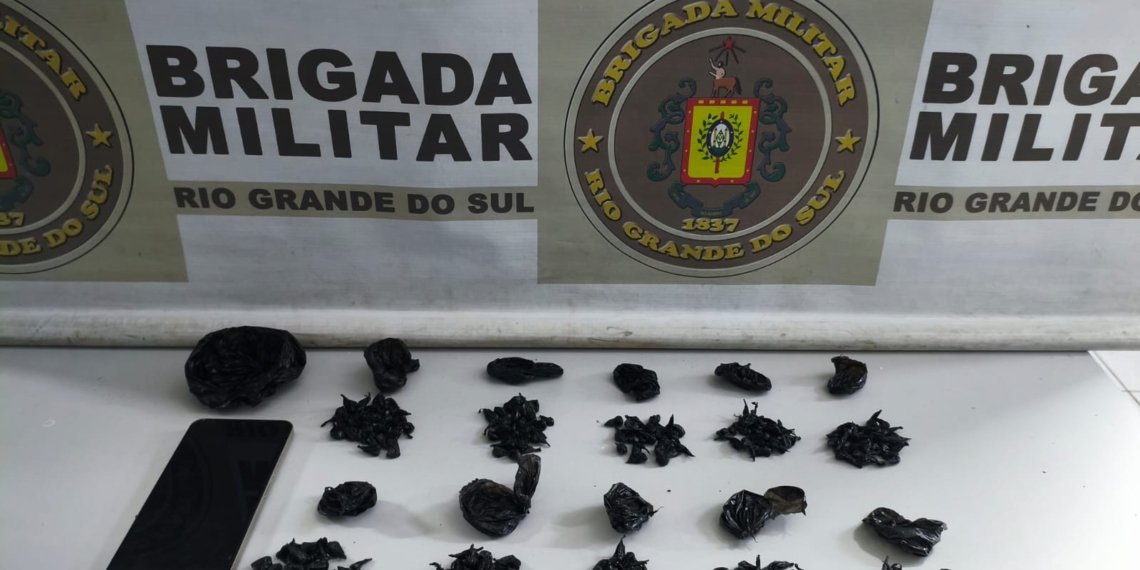 Brigada Militar prende homem por tráfico de drogas no bairro Genuíno Sampaio