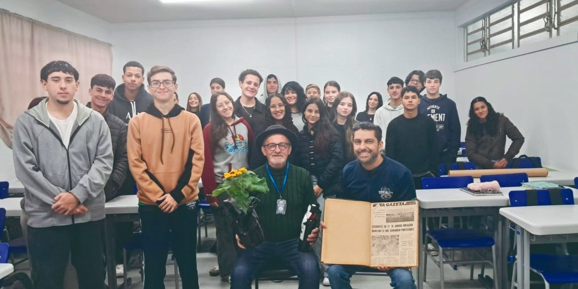 Jornal A Gazeta no Colégio 31 de Janeiro
