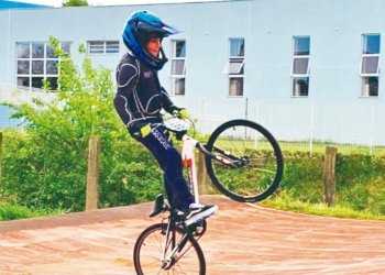 Pequeno talento de Campo Bom busca apoio para representar a cidade em campeonato nacional de BMX
