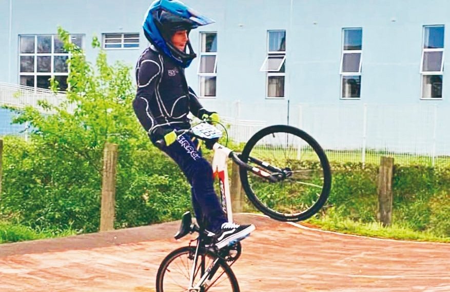 Pequeno talento de Campo Bom busca apoio para representar a cidade em campeonato nacional de BMX