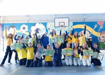 Colégio Santa Teresinha transforma figurinhas da Copa em cidadania e solidariedade