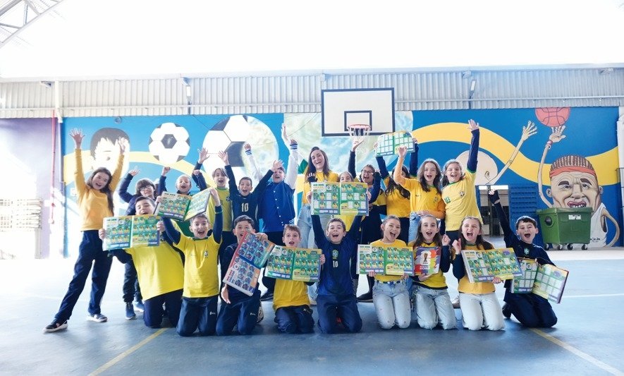 Colégio Santa Teresinha transforma figurinhas da Copa em cidadania e solidariedade