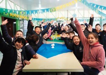 Escola Dona Augusta veste as cores do Brasil e vive o espírito da Copa do Mundo